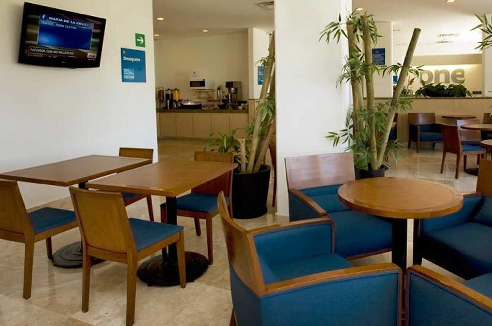 Hotel One San Luis Potosi Glorieta Juarez Exterior foto